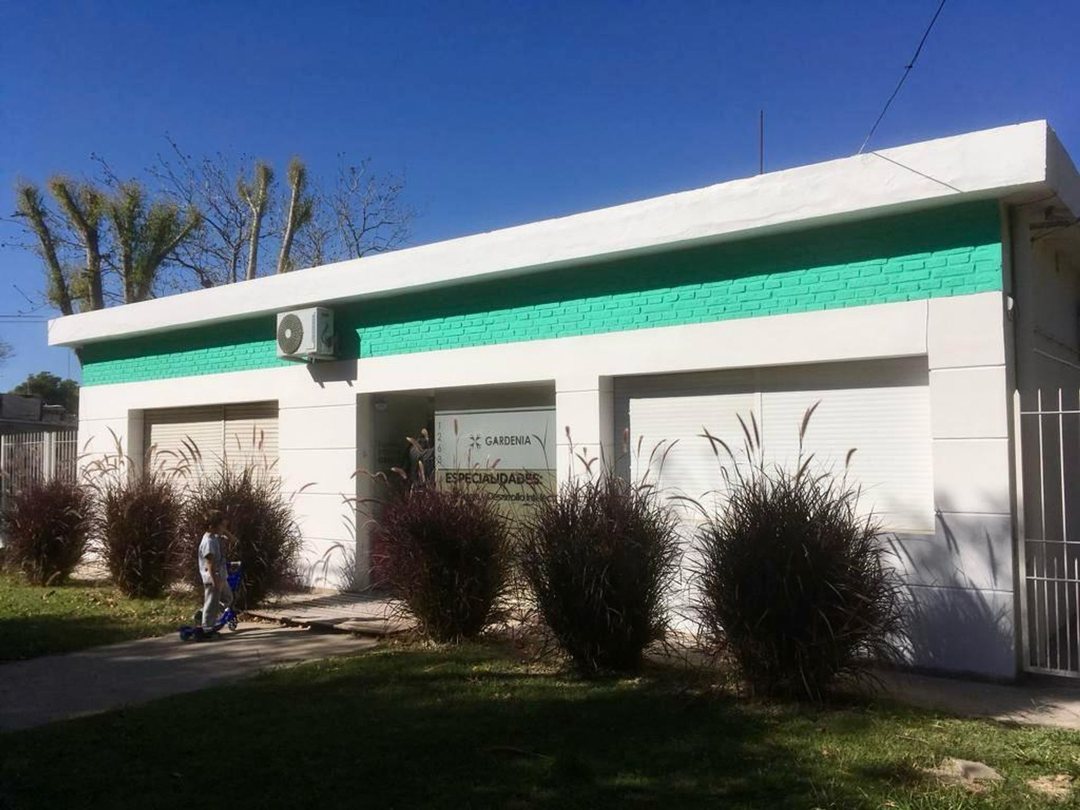 Venta de propiedad comercial.Funes. 4 ambientes