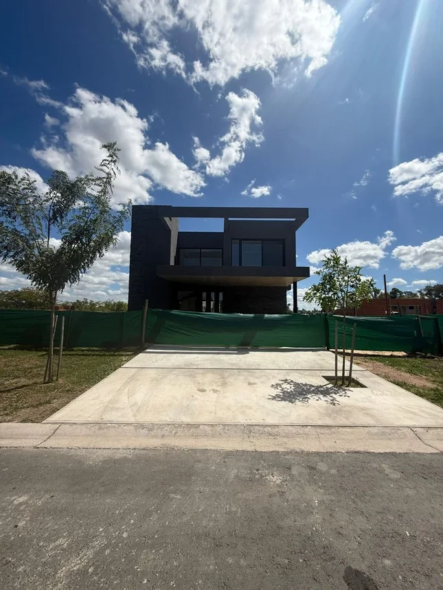 Casa en venta en Pilar, foto 2