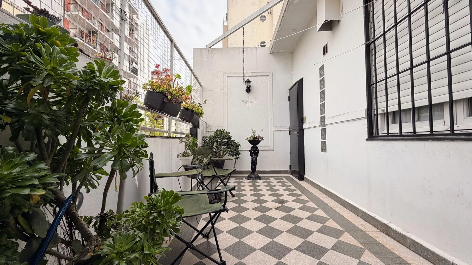 Venta piso 3 amb con dependencia y patio, foto 2