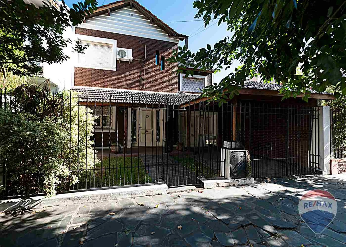 Casa de 5 ambientes en venta en Castelar, Anatole France 2400