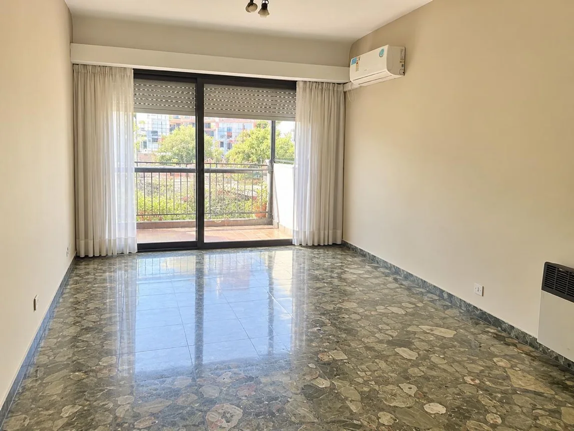 Departamento de 4 ambientes en venta en Liniers, Cuzco 300