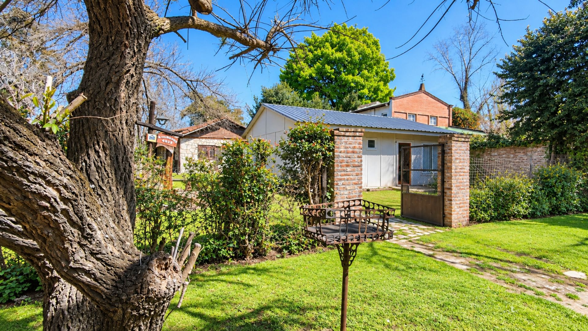 Foto 8 — VENTA CASA 4 AMB S/ TERRENO DE 900M2 PARQUE LELOIR
