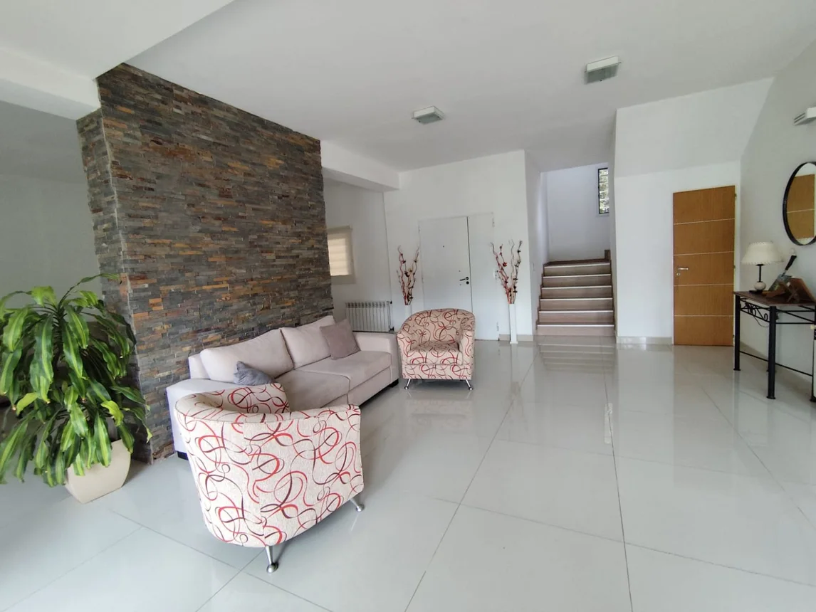 Casa de 5 ambientes en venta en Hurlingham, Aconcagua 1700, foto 3