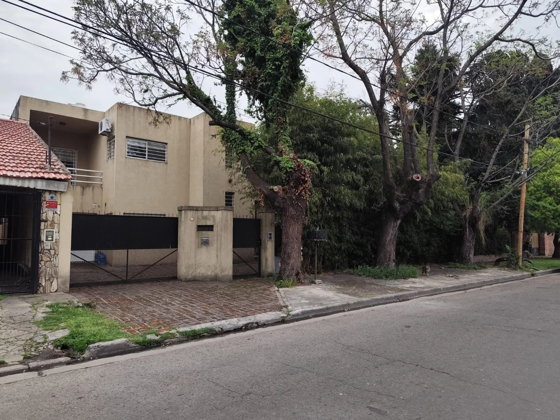 Casa de 5 ambientes en venta en Hurlingham, Aconcagua 1700