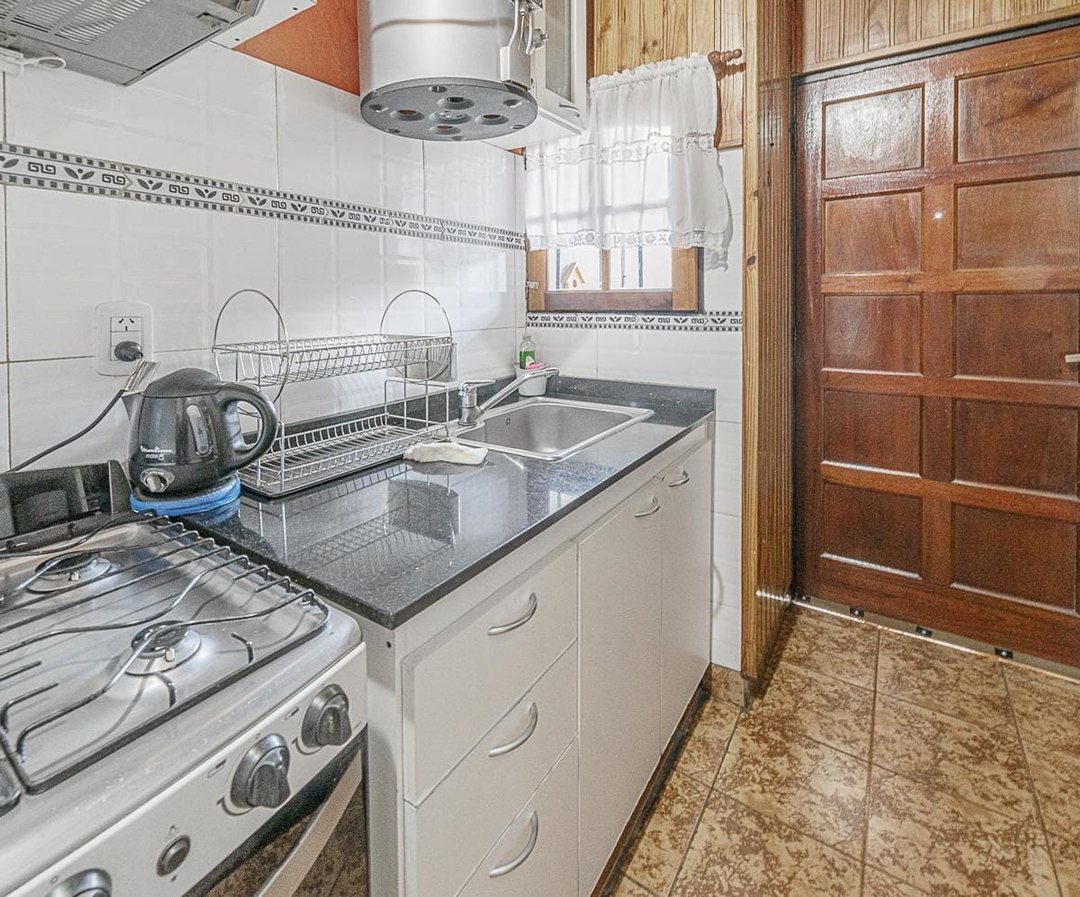VENTA DE PH TIPO CASA 6 AMBIENTES CASEROS PERMUTA