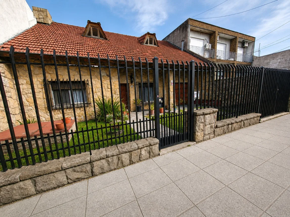 Casa de 6 ambientes en venta en Ramos Mejía, Pedro Bonifacio Palacios 800