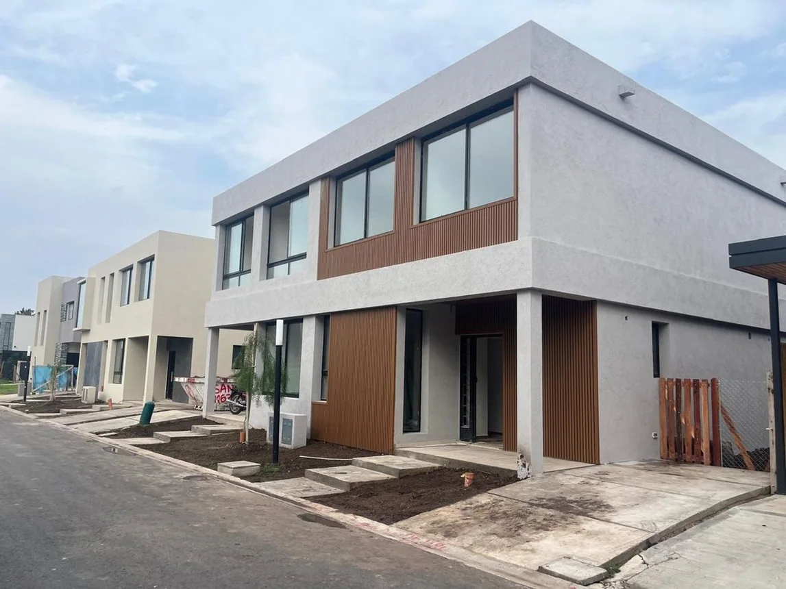 Casa dúplex en venta en Pilar, foto 2