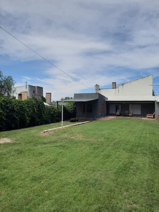 Casa de 3 ambientes en alquiler en Bahía Blanca, 14 de  Julio 4400, foto 2