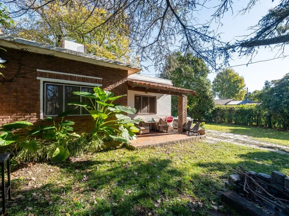 Casa de 4 ambientes en venta en Ranelagh, Calle 312 1700