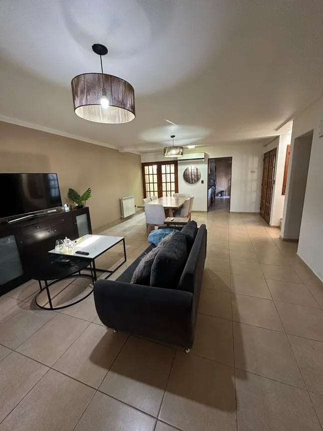 Casa de 4 ambientes en alquiler en Mendoza, Martínez de Rozas 400