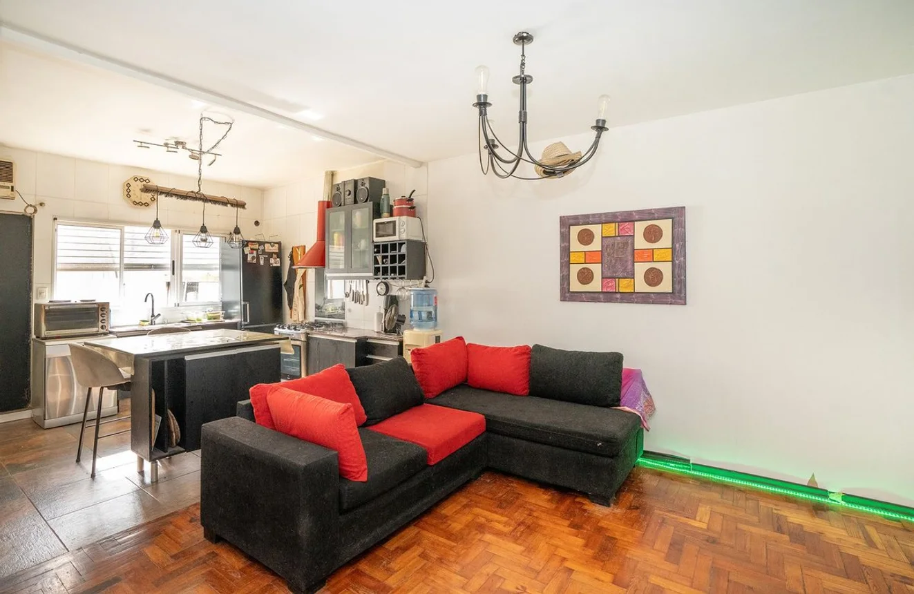 Casa de 4 ambientes en venta en Liniers, Pasaje Casco 200