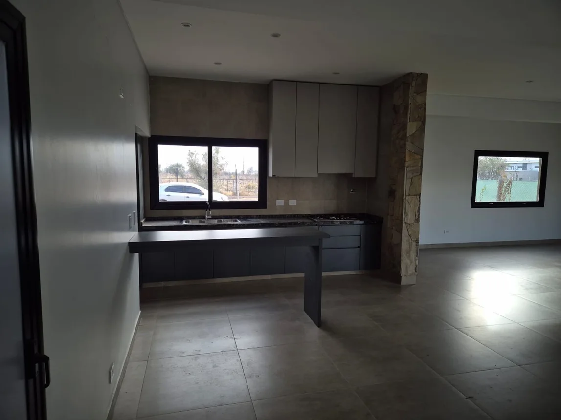 Casa de 5 ambientes en venta en Luján de Cuyo, Acceso Sur - Lateral Oeste 100, foto 5