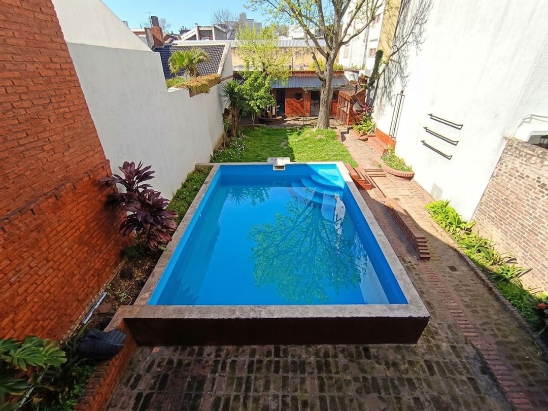 Casa 6 amb con pileta, quincho, jardín y cochera