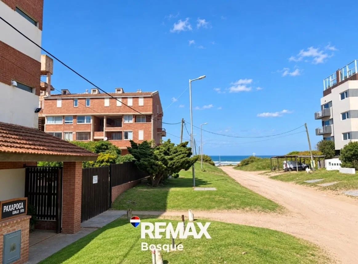 Departamento de 4 ambientes en venta en Pinamar, Avenida Eolo 100