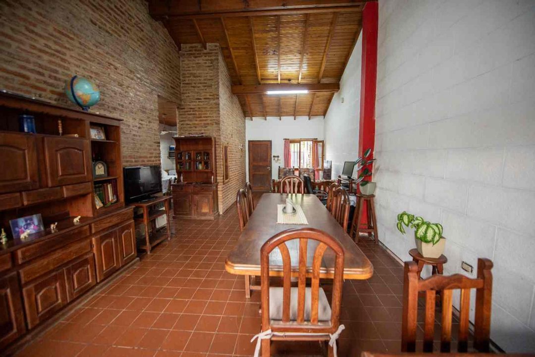 CASA 3 DORMITORIOS VENTA LA PLATA PATIO QUINCHO