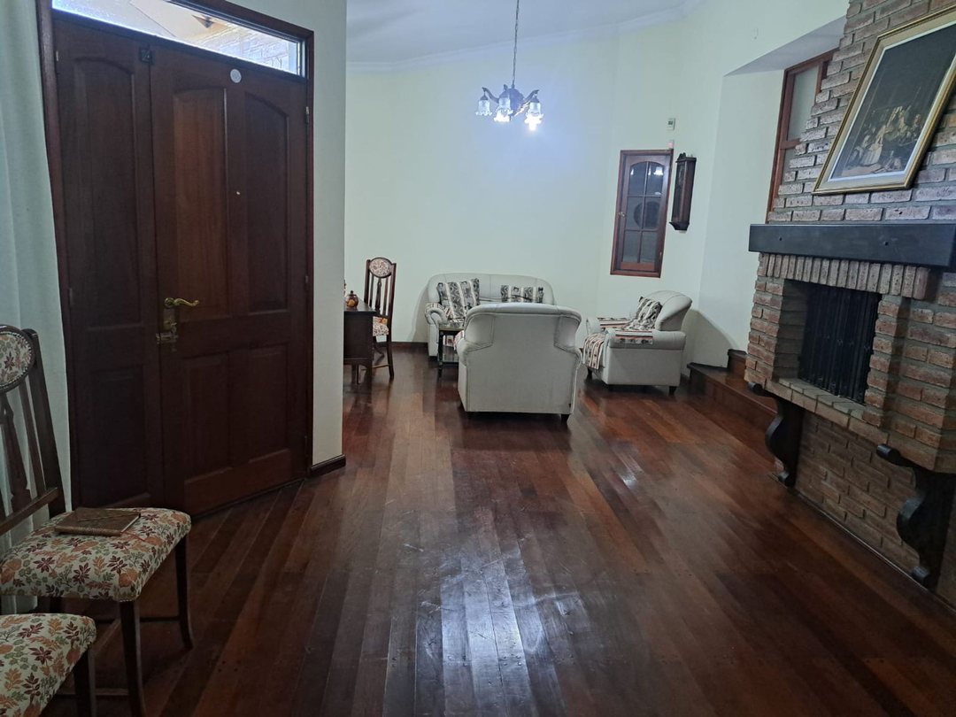 VENTA CASA 4 DORMI B° LOMAS SAN MARTIN CÓRDOBA