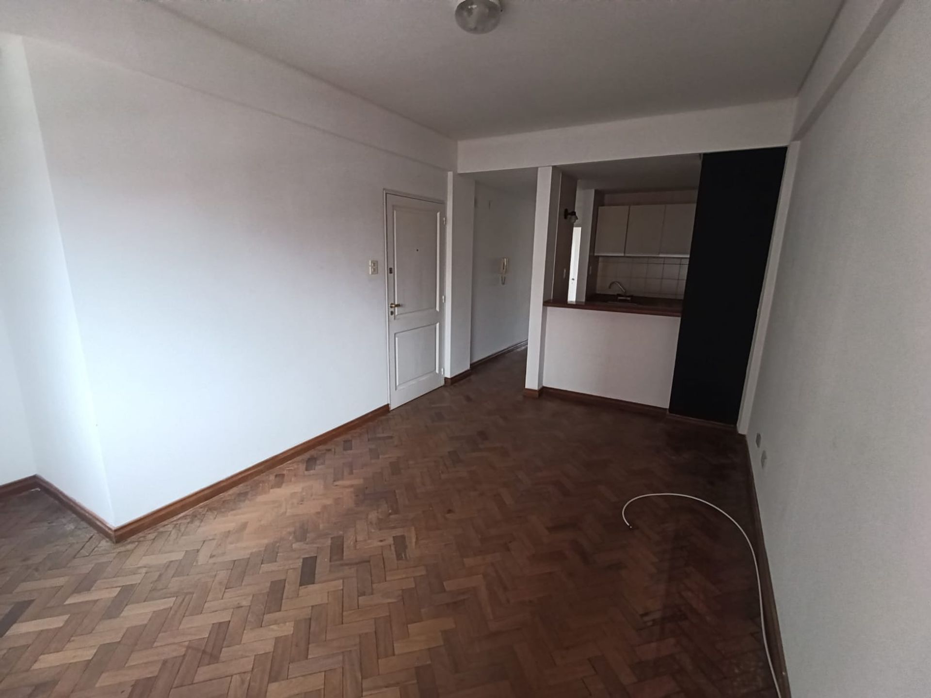 DEPARTAMENTO EN ALQUILER CON COCHERA Y BAULERA - foto 2