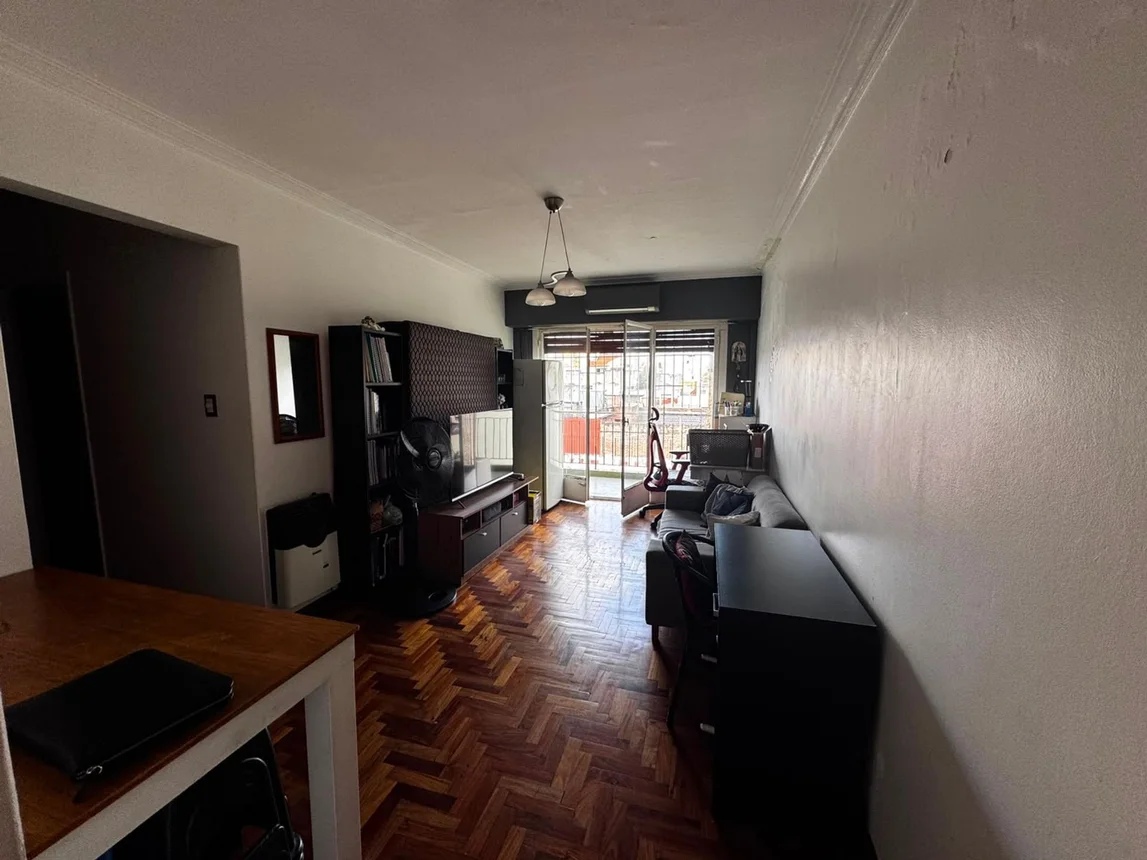 Venta departamento de 3 ambientes c/ balcón flores, foto 1