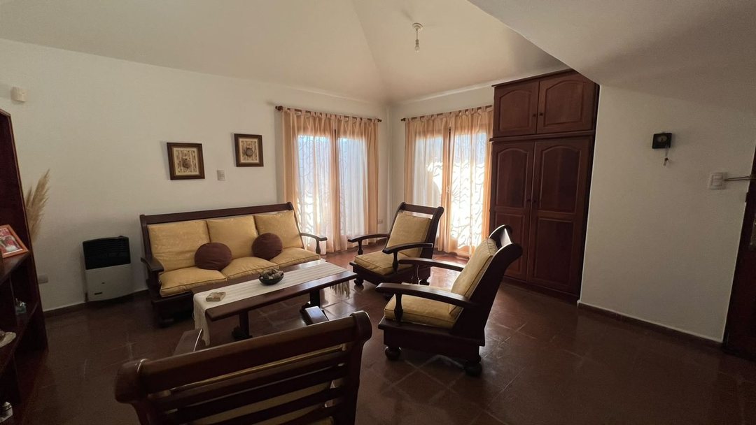 VENTA CASA ESQUINA 2 DORMITORIOS BARRIO LOS ROBLES