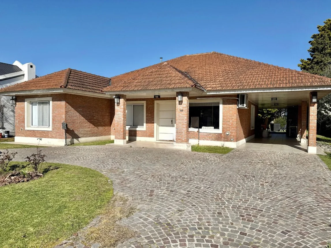 Casa en venta en Pilar