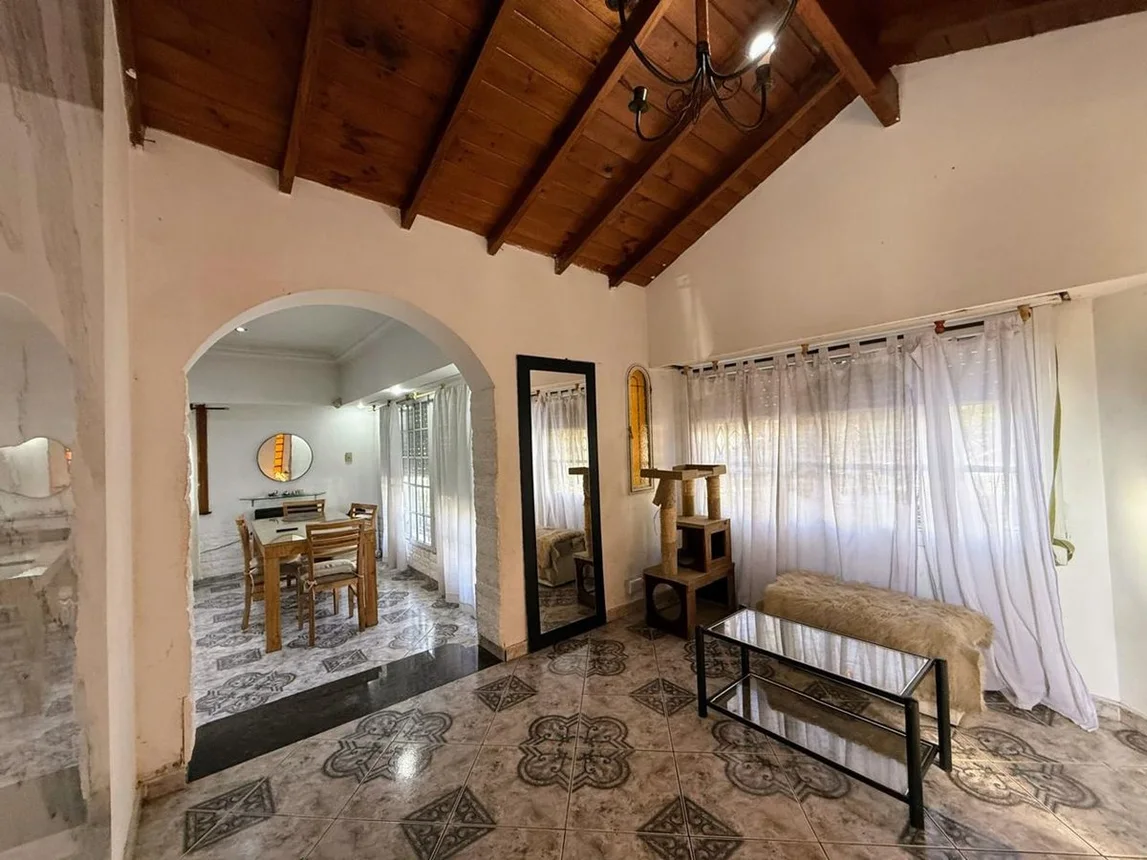 Casa en venta en Villa Luzuriaga, foto 3