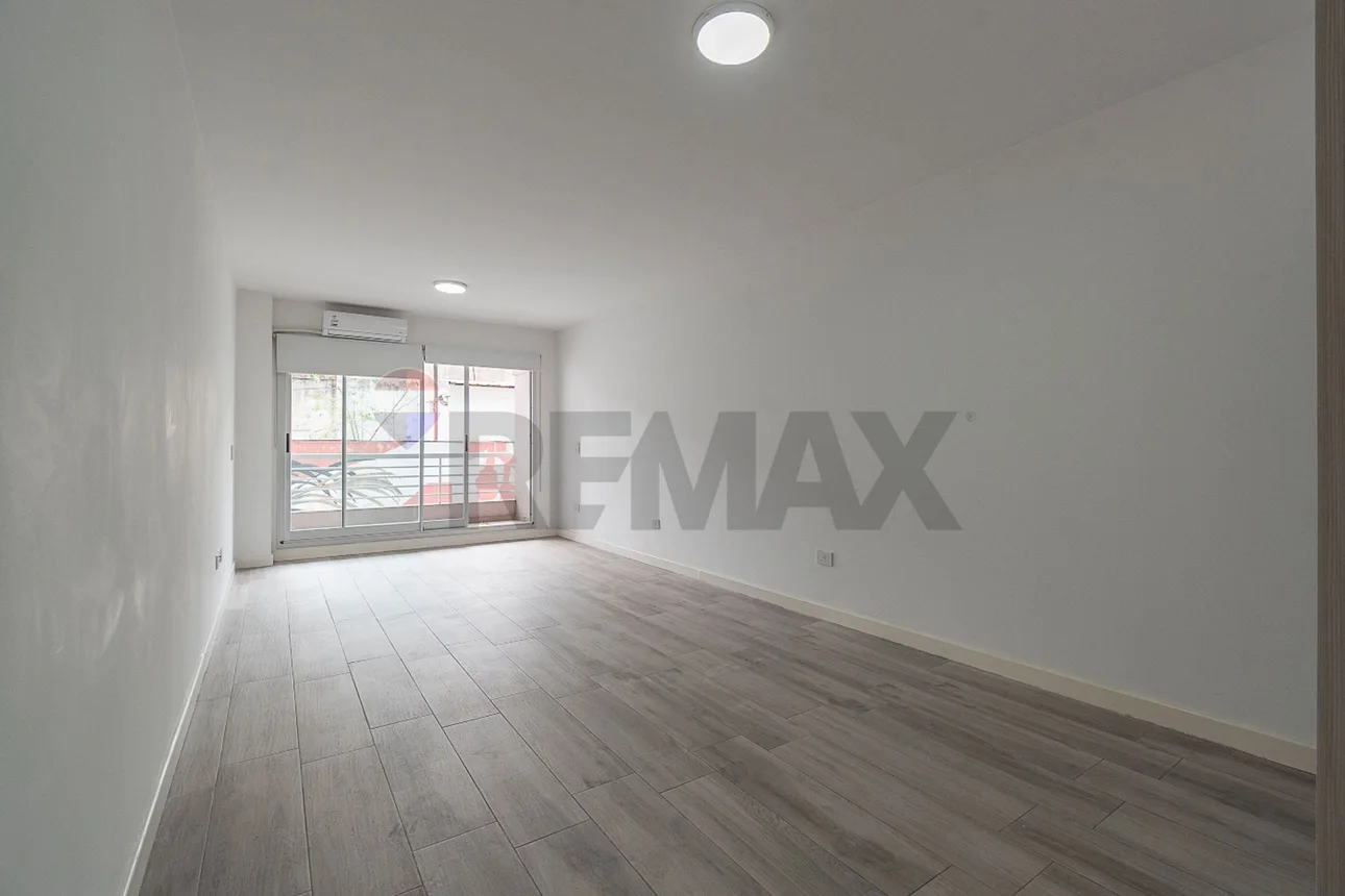 Departamento en venta en Barracas, Bolívar 1700