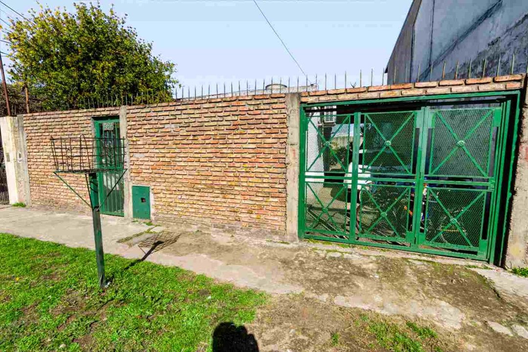CASA 2 AMBIENTES EN VENTA QUILMES OESTE CON PATIO
