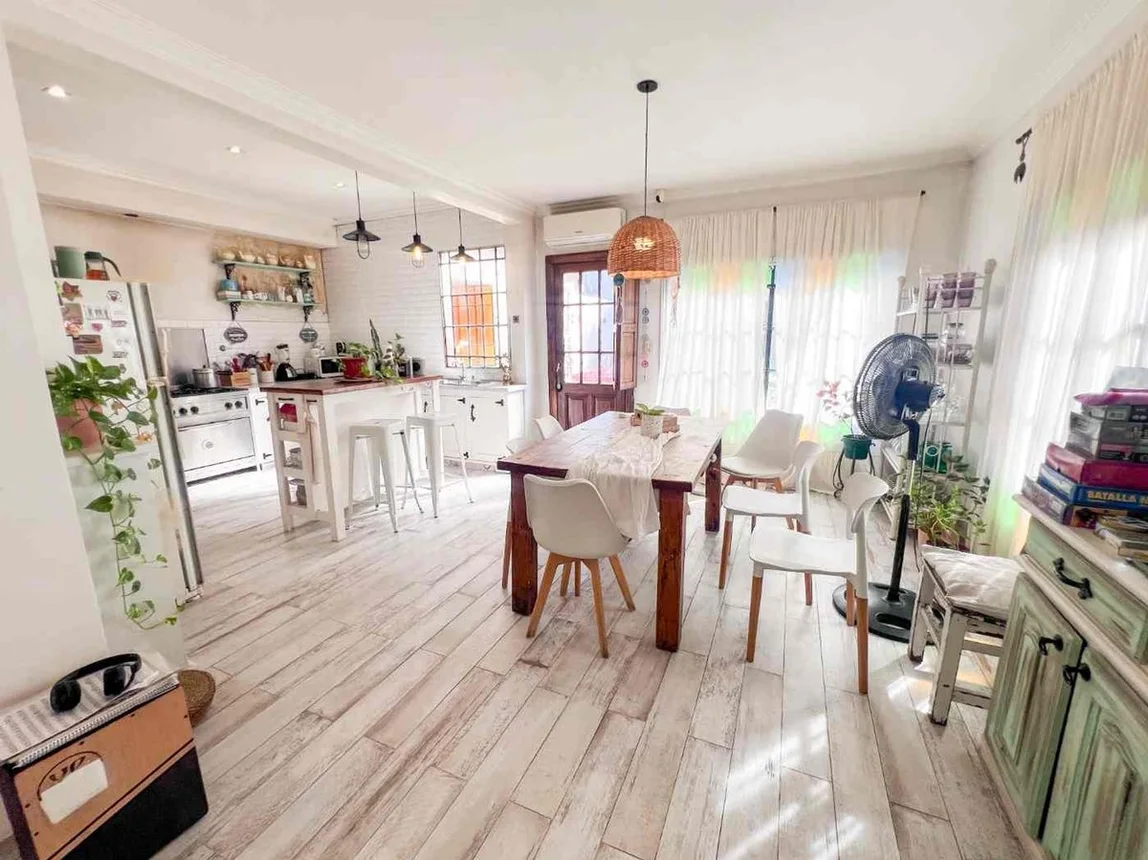 Casa en venta en Adrogué, foto 2