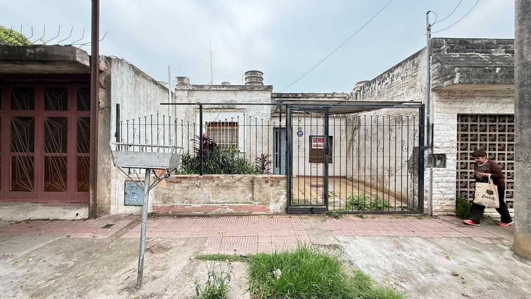 VENTA CASA A RECICLAR BARRIO YOFRE SUD