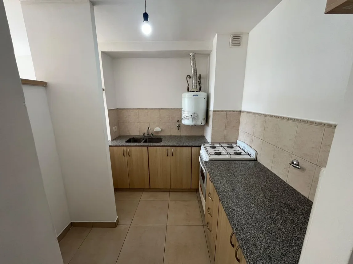 Departamento de 3 ambientes en alquiler en La Plata, Calle 61 Entre 5 y 6 500, foto 3