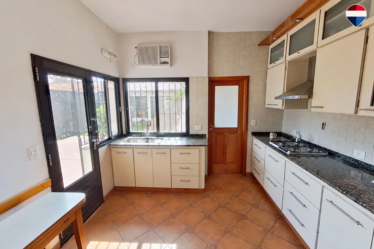 Casa de 6 ambientes en venta en Avellaneda, Mariano Moreno 4000, foto 2