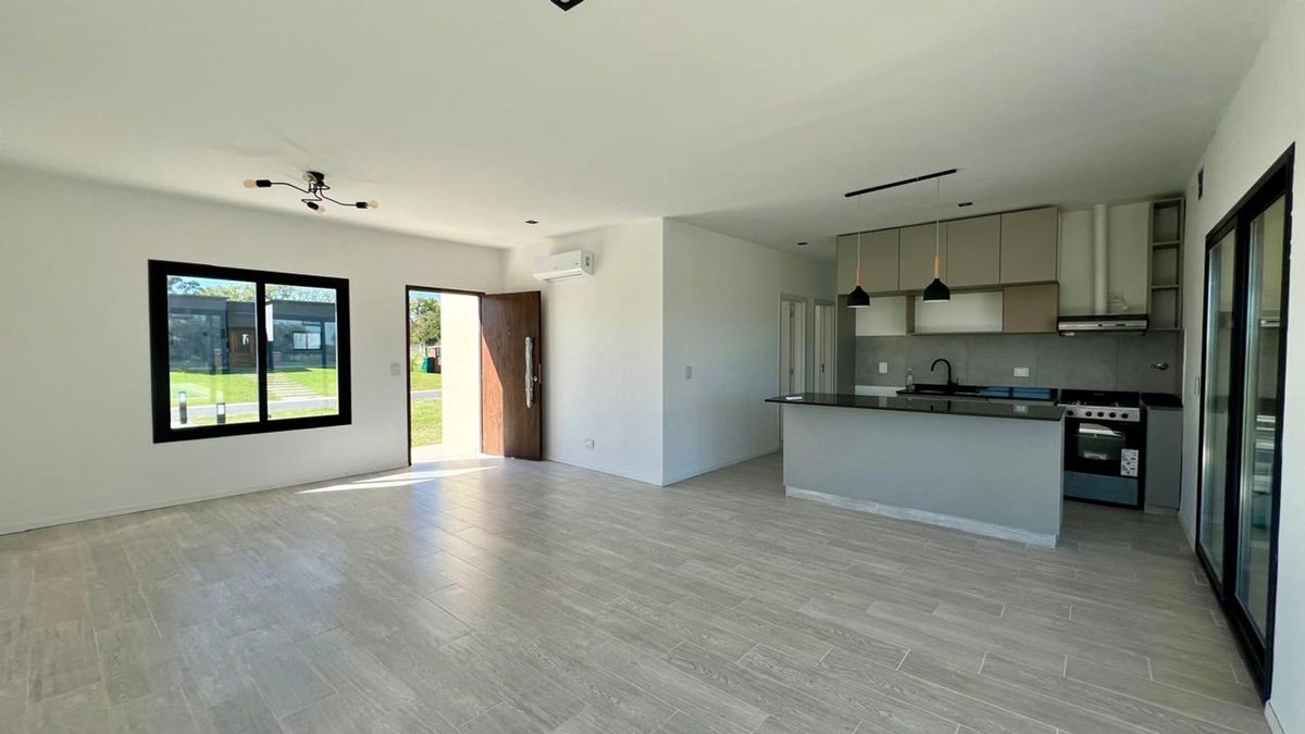 CASA 4 AMB CON PILETA A ESTRENAR SAN SEBASTIAN