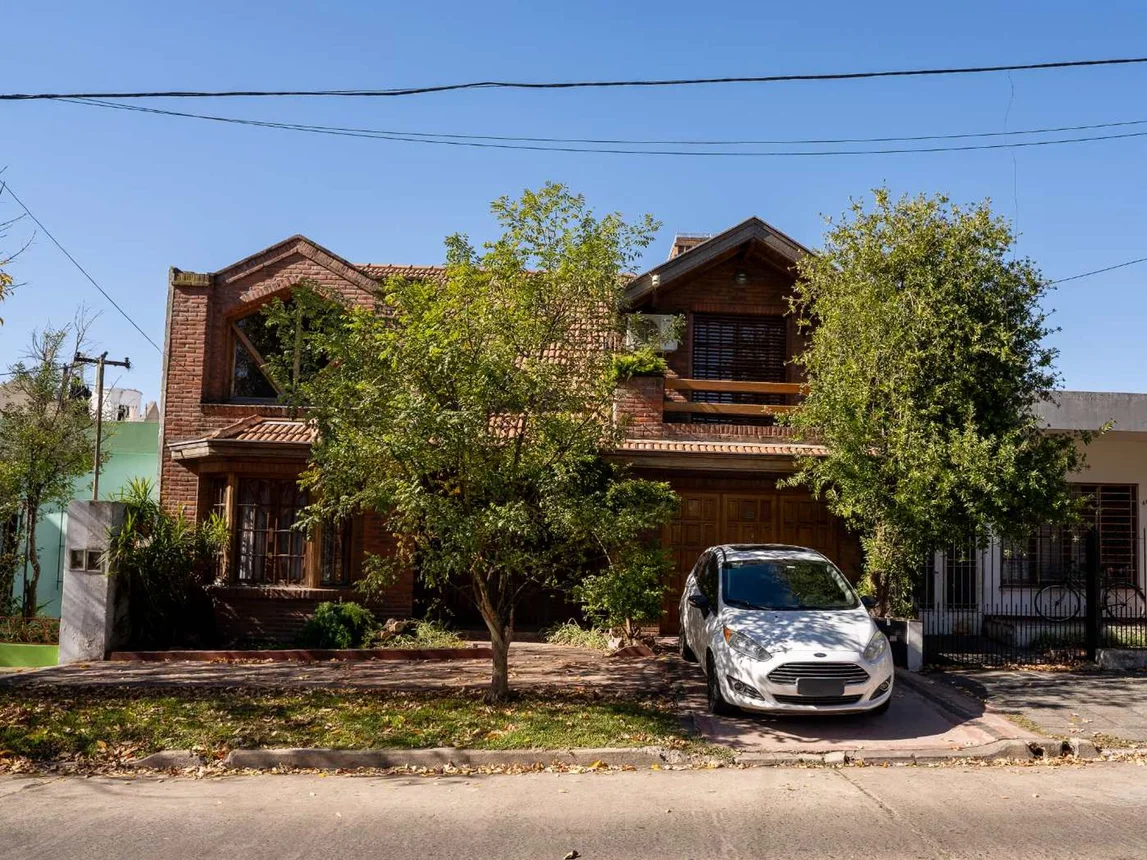 Casa en venta en Don Bosco, Juan Bautista Justo 400