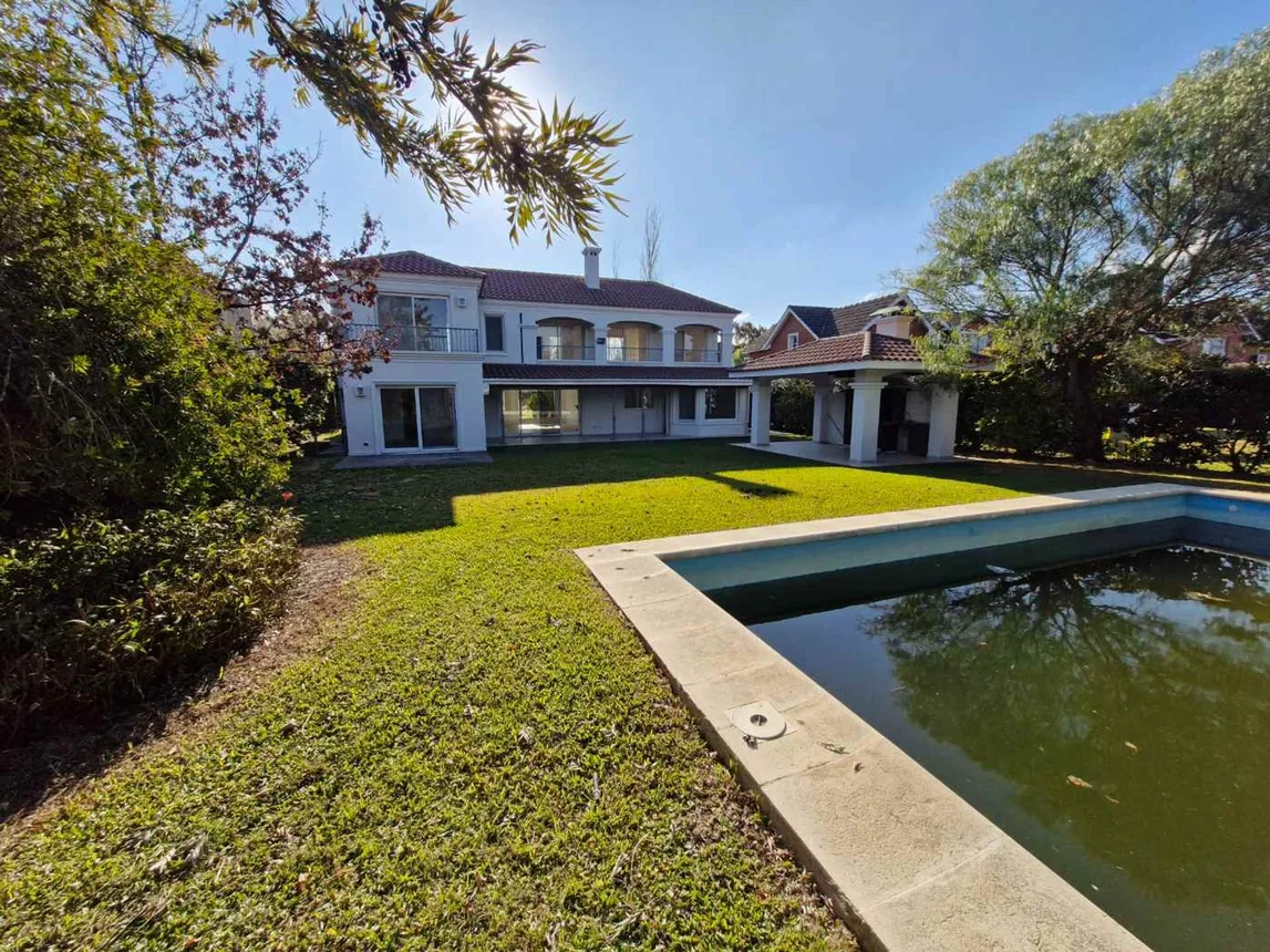 Casa en santa maría de tigre con quincho y pileta, foto 2