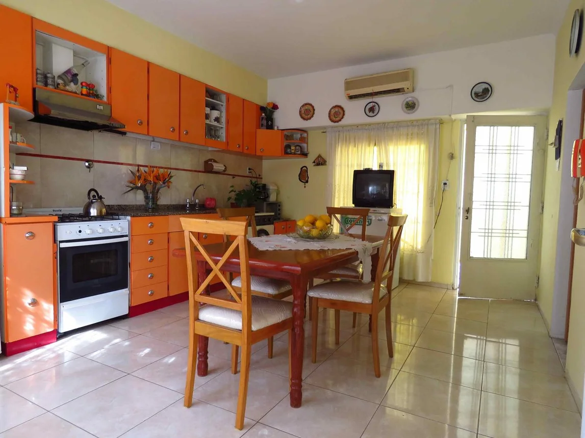 Casa en venta en Caseros, foto 2