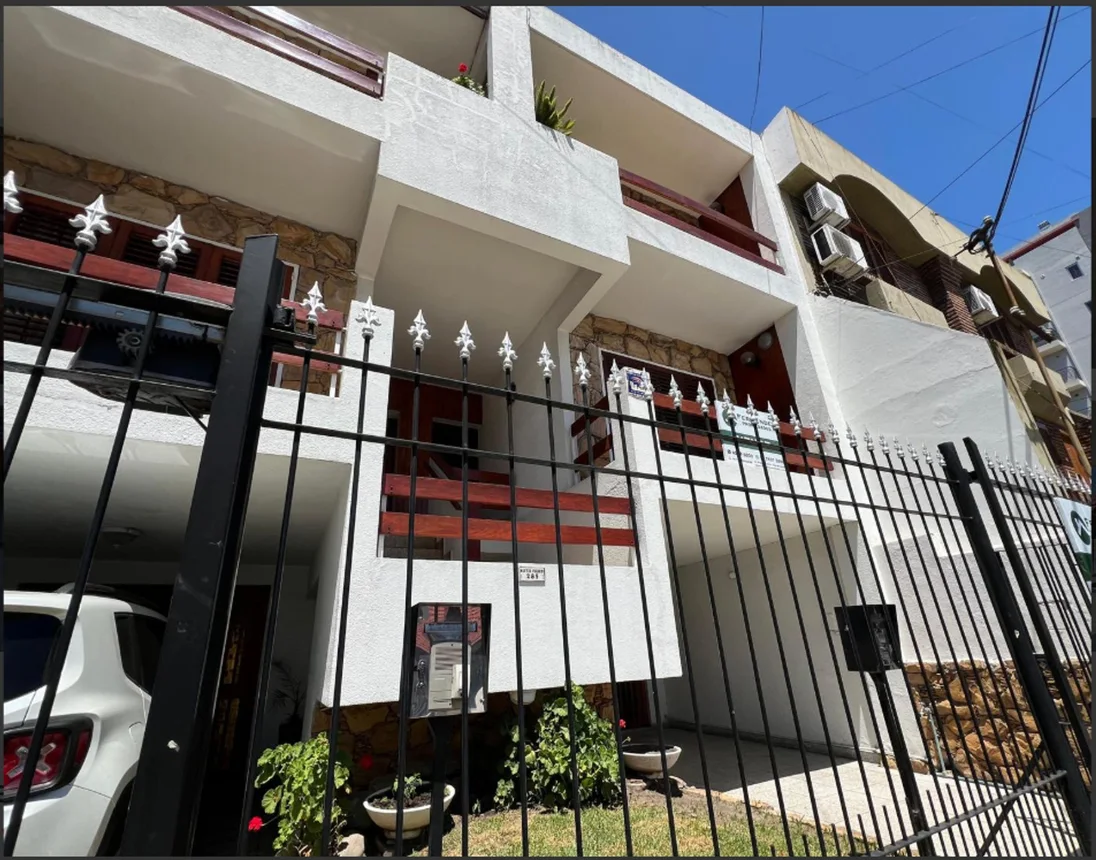 Casa tríplex en venta en Wilde, Martín Fierro 200