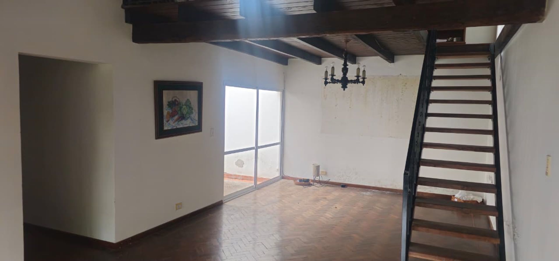 VENTA CASA CON PILETA CENTRO APTA CREDITO - foto 4