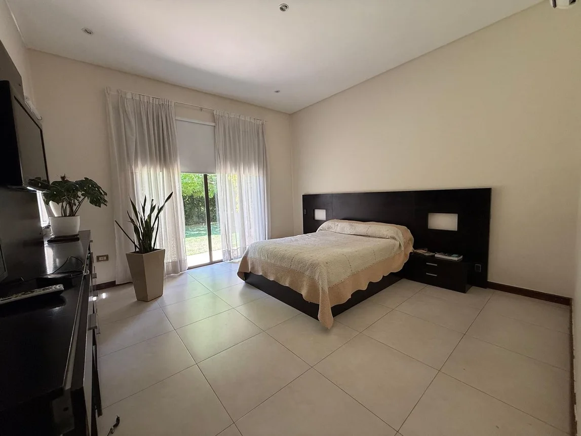 Casa de 3 habitaciones en venta. bº privado luján, foto 5
