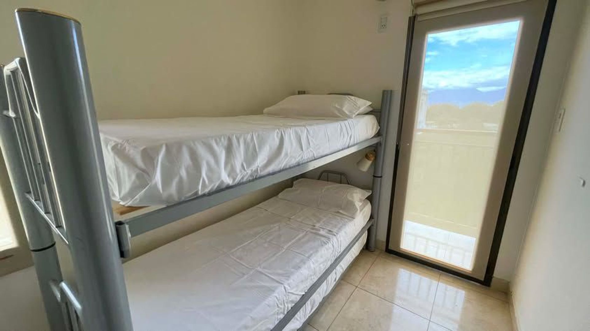 CASA EN VENTA O PERMUTA CAFAYATE CON PILETA - foto 9