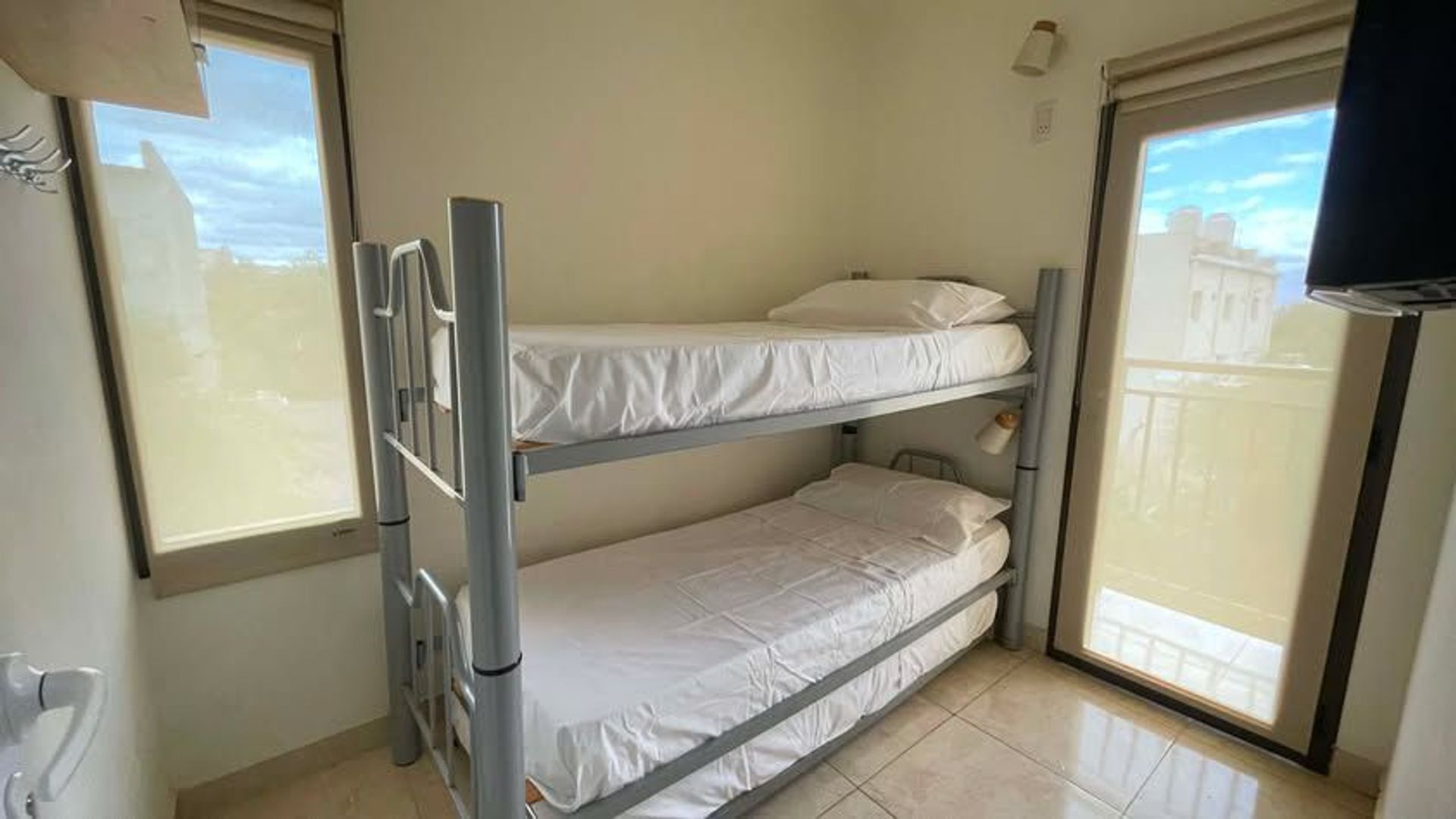 CASA EN VENTA O PERMUTA CAFAYATE CON PILETA - foto 8