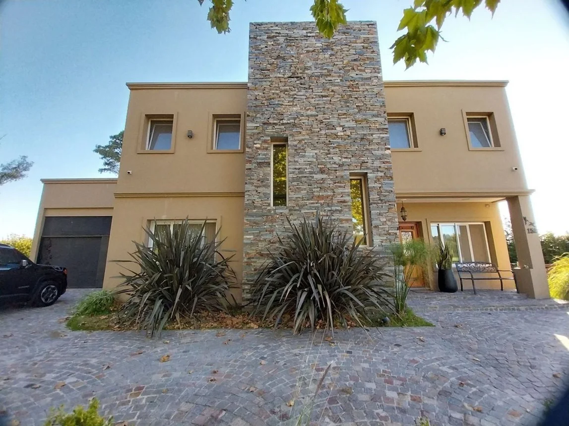 Venta casa 5 amb con pscina en barrio ''area 60'', foto 2