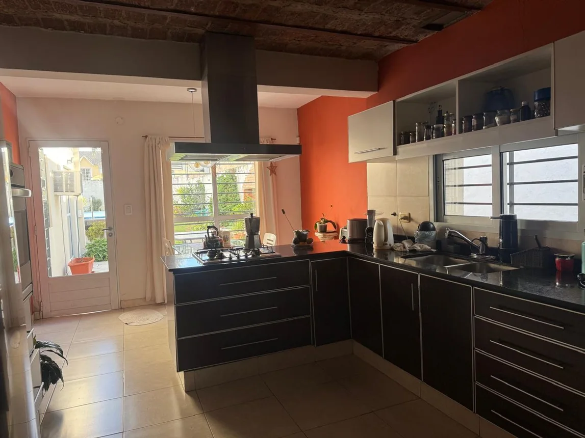 Casa en venta en Villa Luzuriaga, foto 5