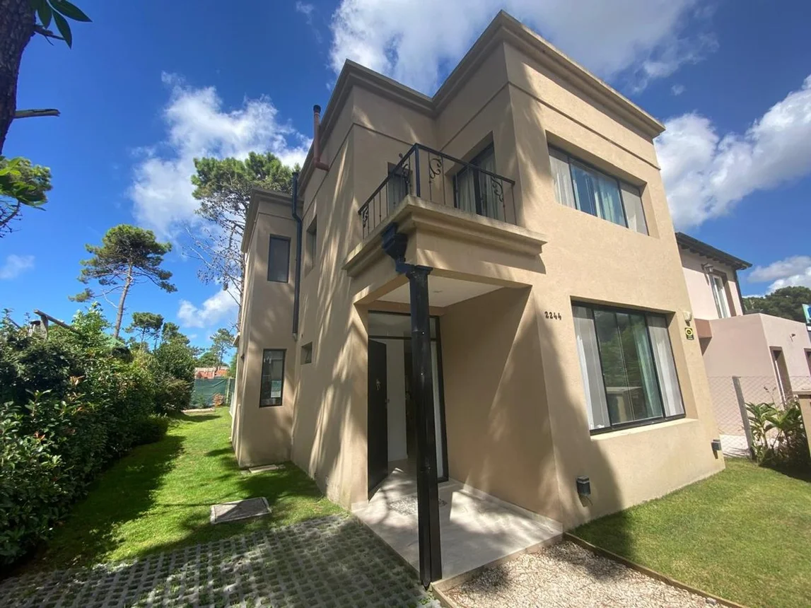 Casa en venta en Pinamar, foto 2