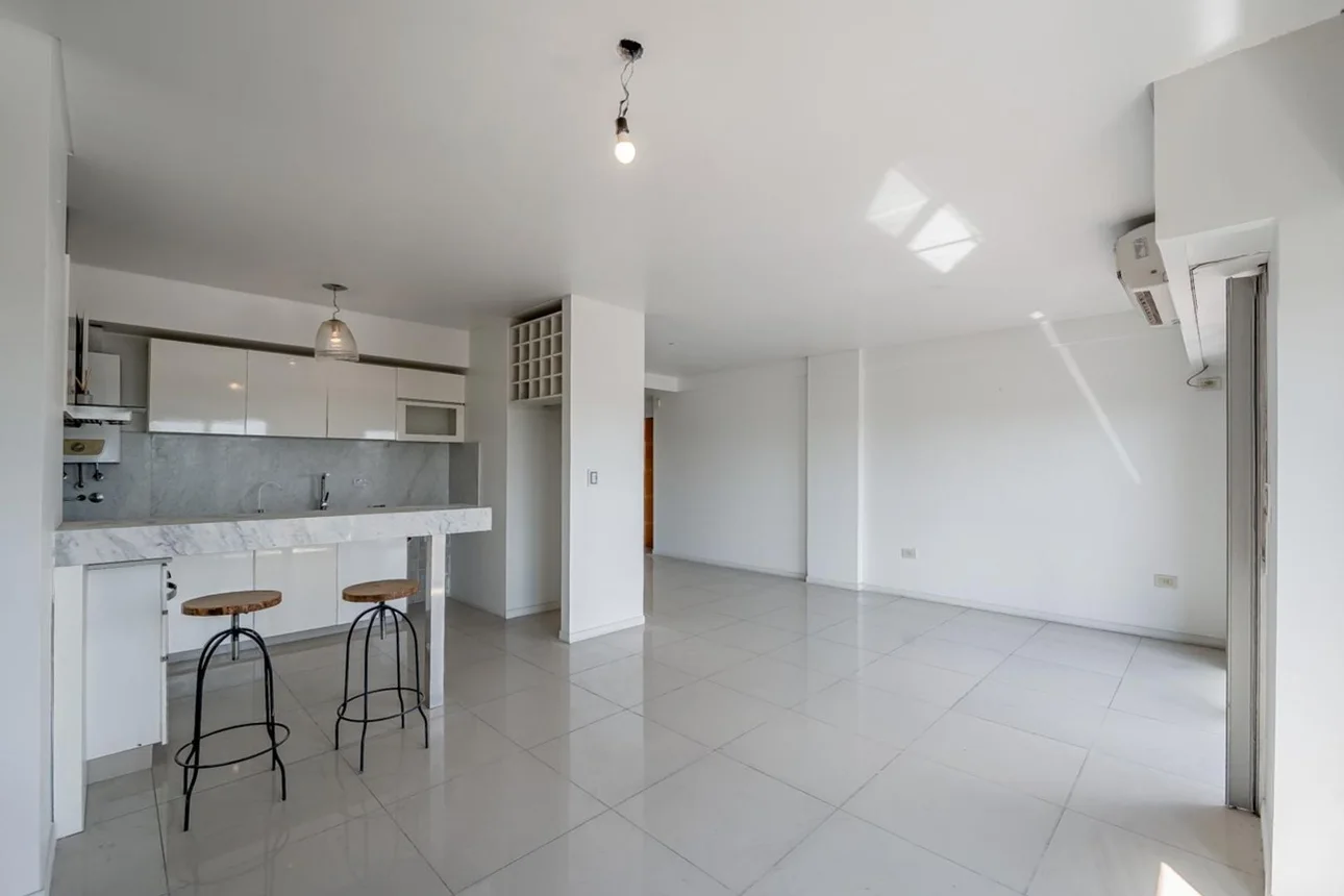 Departamento de 4 ambientes en venta en Castelar, San Pedro 800