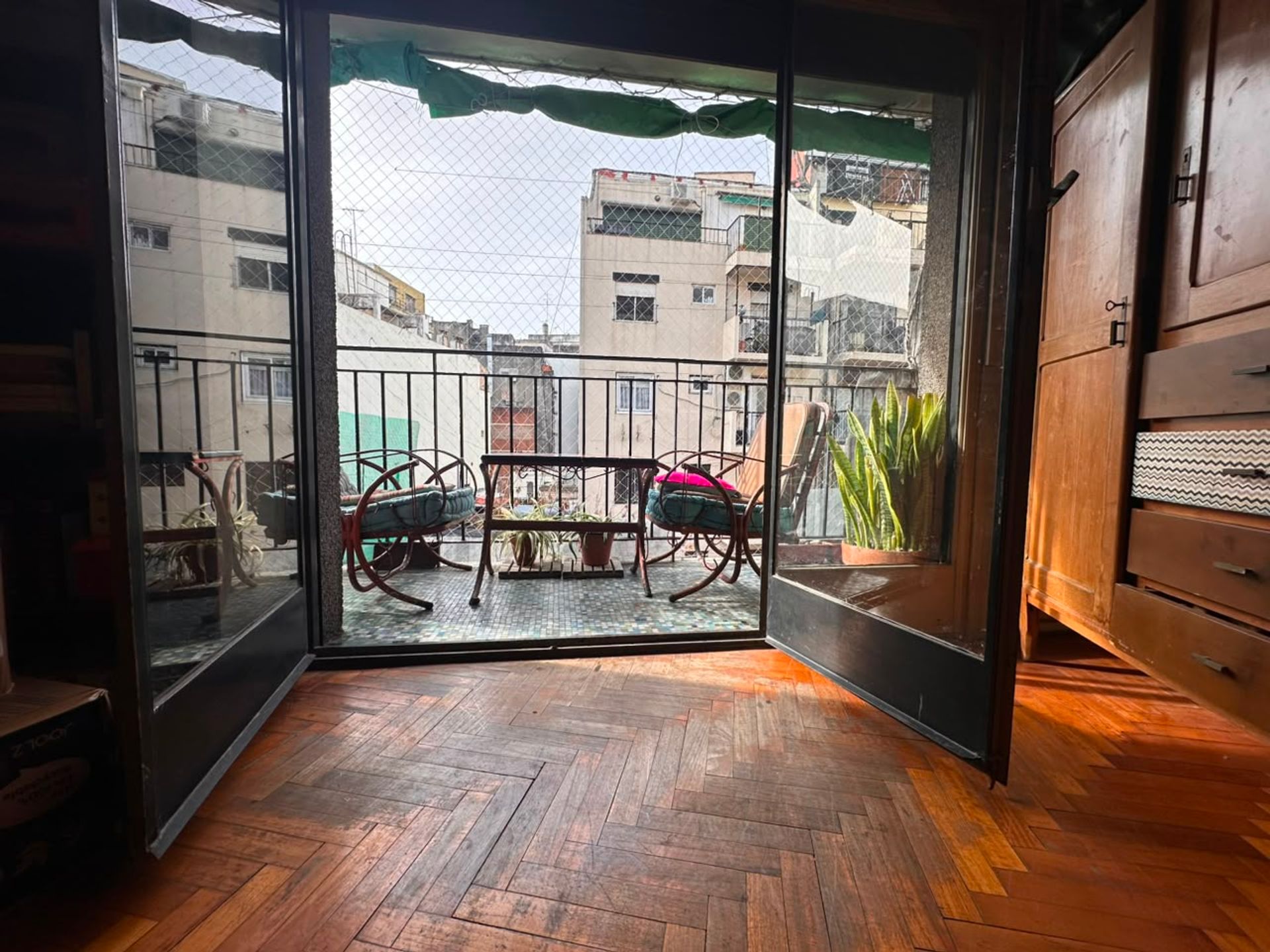 Foto 4 — Venta depto 2 amb. con balcón corrido Recoleta