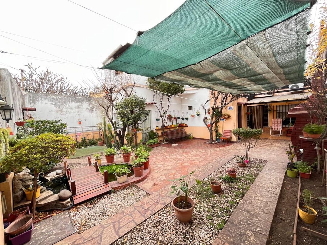 CASA EN VENTA CASEROS 5 AMB PERMUTA  A. CREDITO