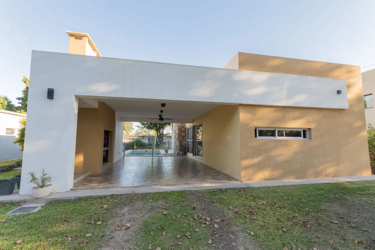 Venta casa 3 dorm y piscina en los molinos b° priv, foto 3