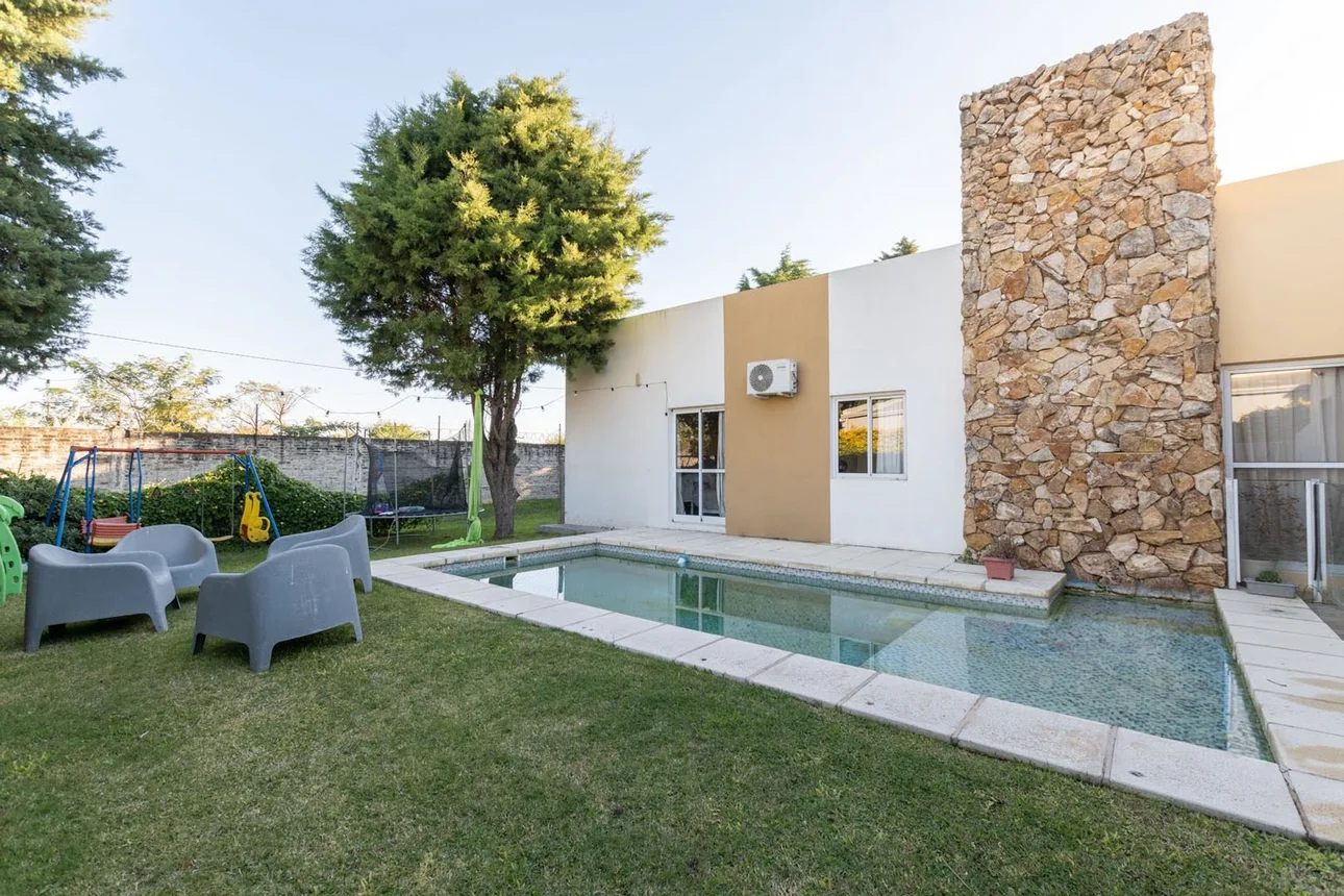 Venta casa 3 dorm y piscina en los molinos b° priv, foto 1