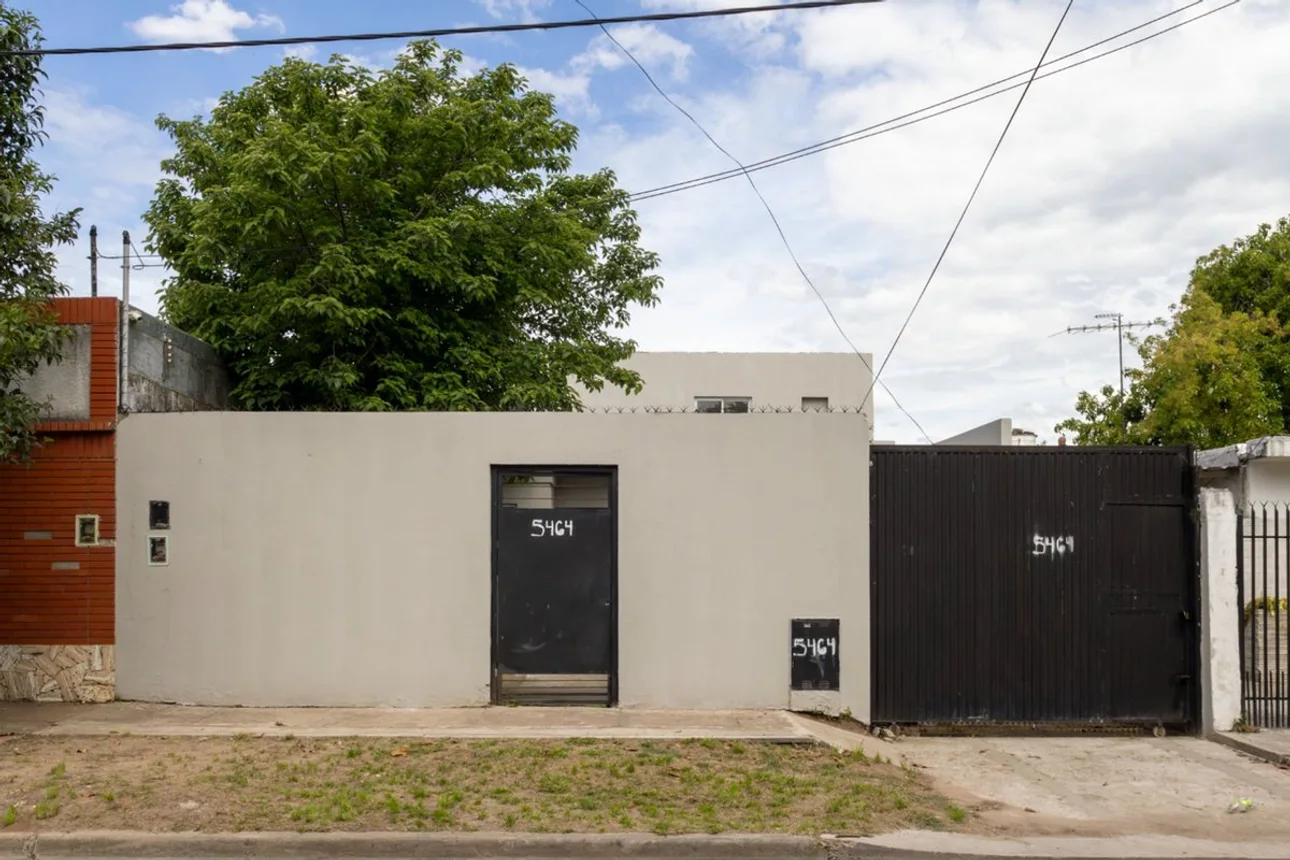 Casa dúplex de 5 ambientes en venta en Isidro Casanova, Peribebuy 5400, foto 4