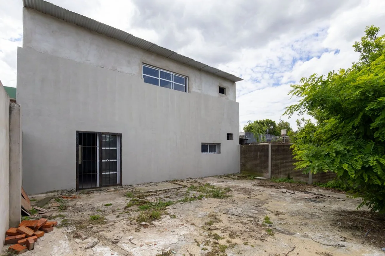 Casa dúplex de 5 ambientes en venta en Isidro Casanova, Peribebuy 5400, foto 2